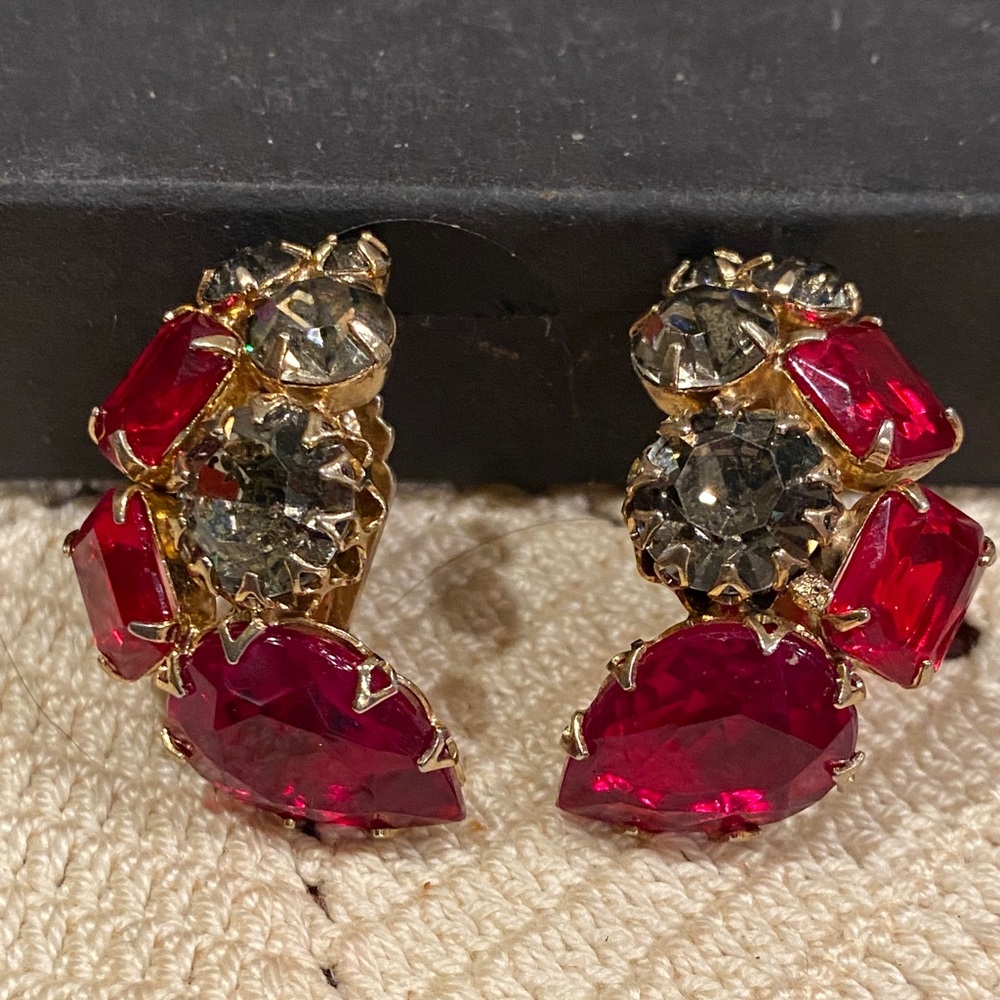 Elegant Gold Tone and Red Crystal Gemstone Earrings